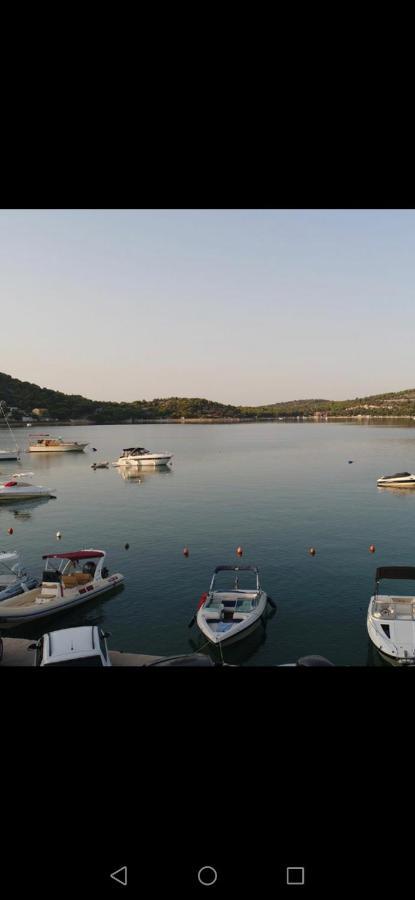 Apartmani Prova Tisno Luaran gambar
