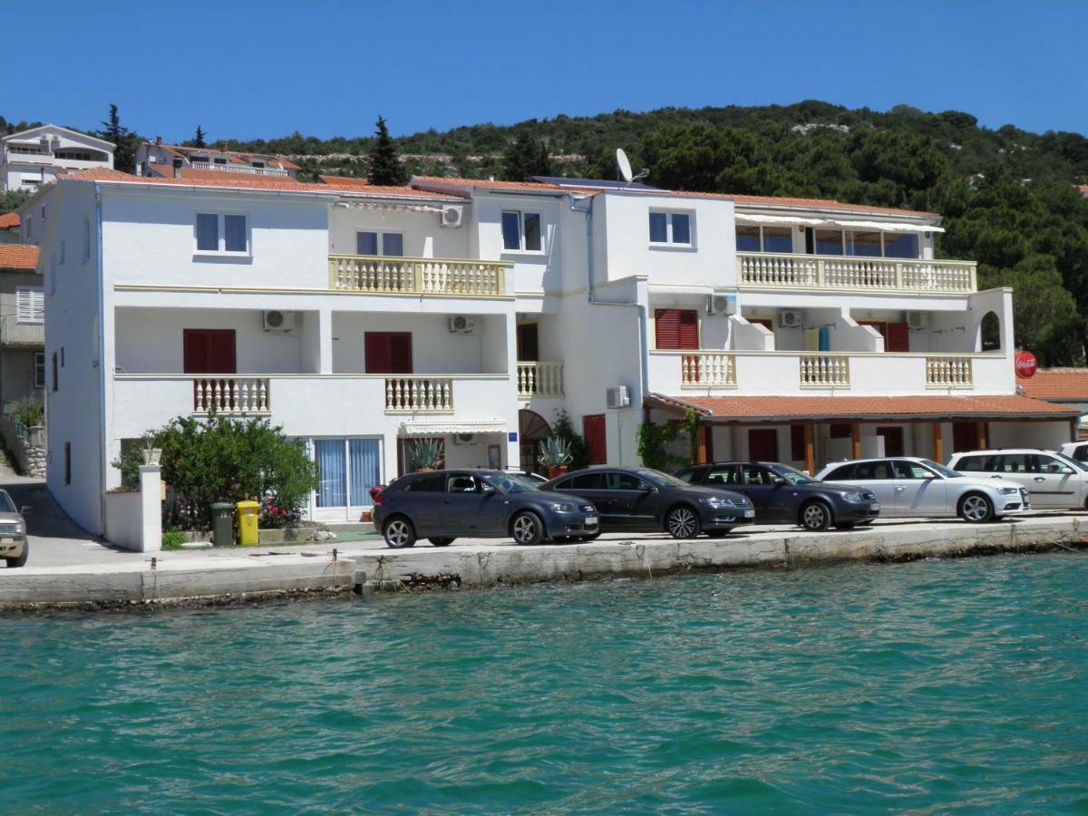 Apartmani Prova Tisno Luaran gambar