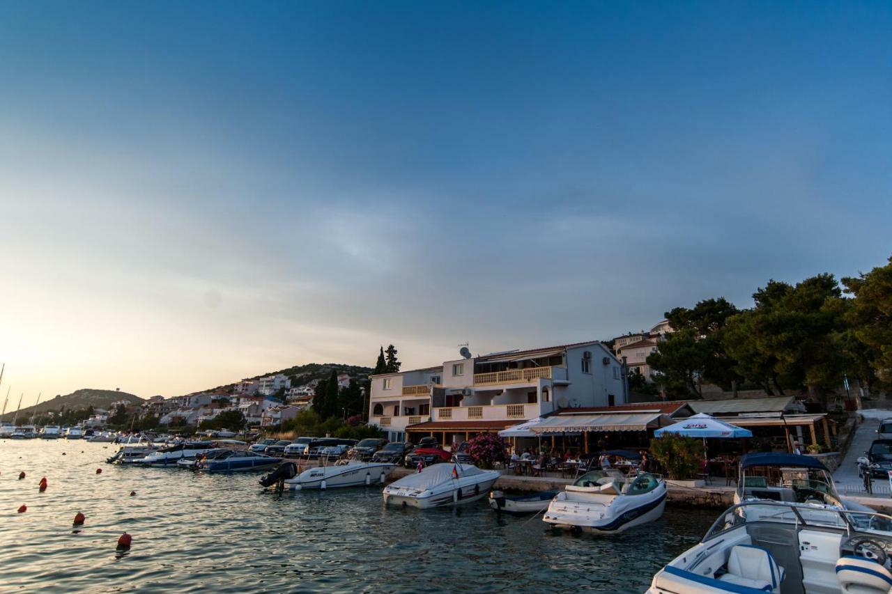 Apartmani Prova Tisno Luaran gambar