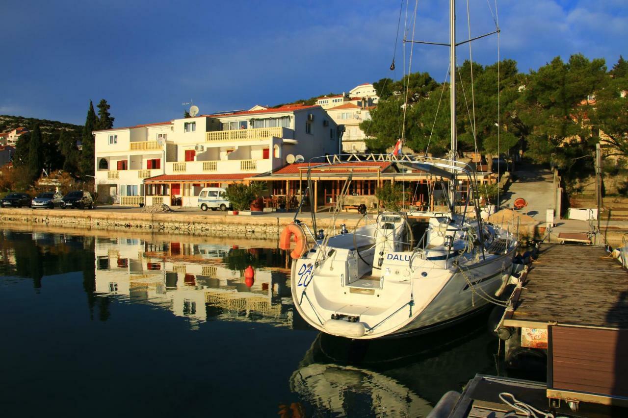 Apartmani Prova Tisno Luaran gambar