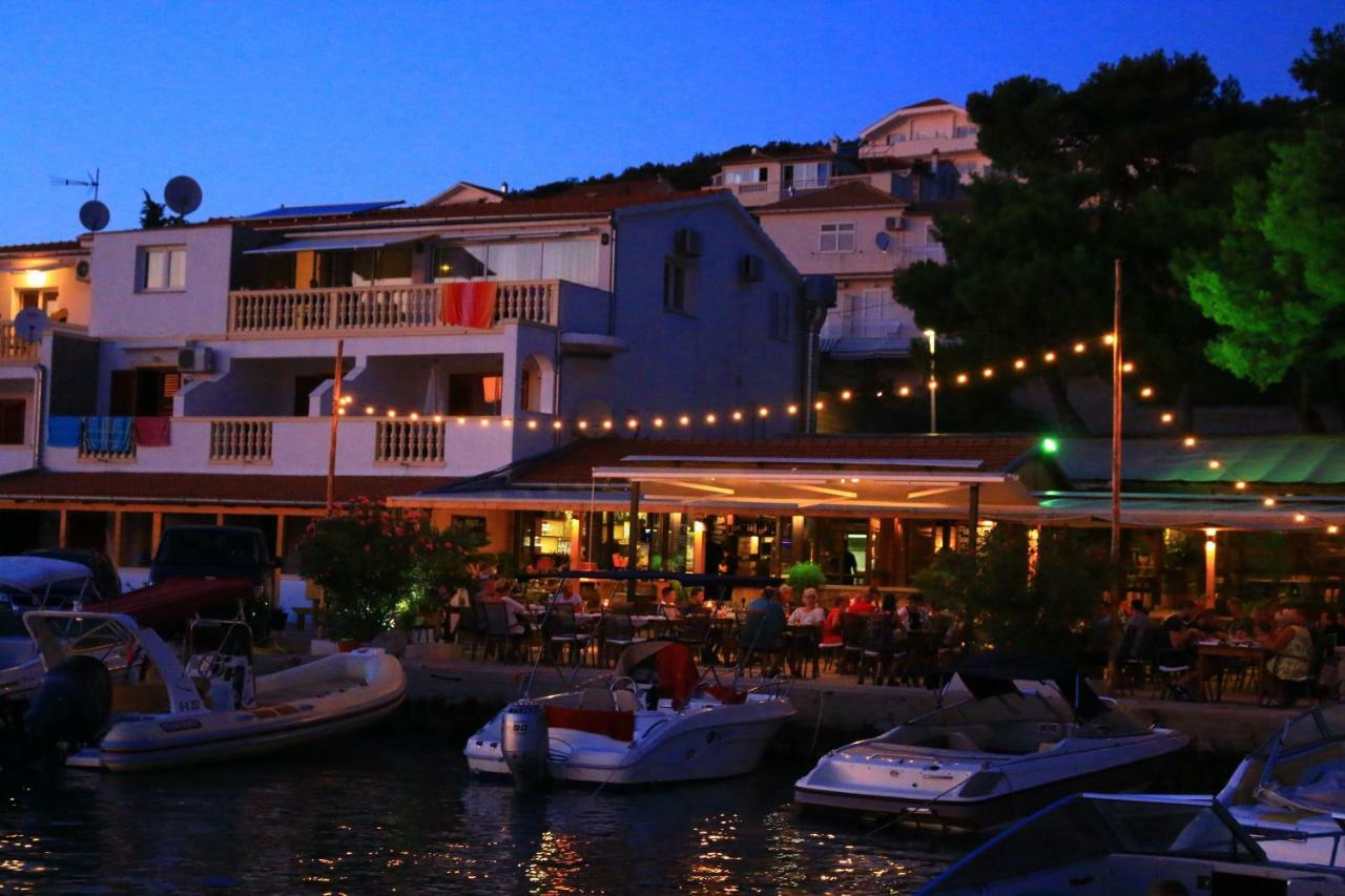 Apartmani Prova Tisno Luaran gambar
