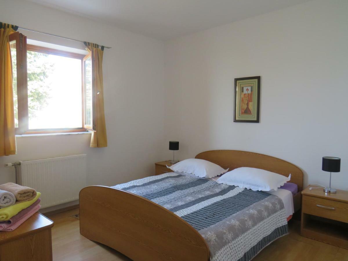 Apartmani Prova Tisno Luaran gambar