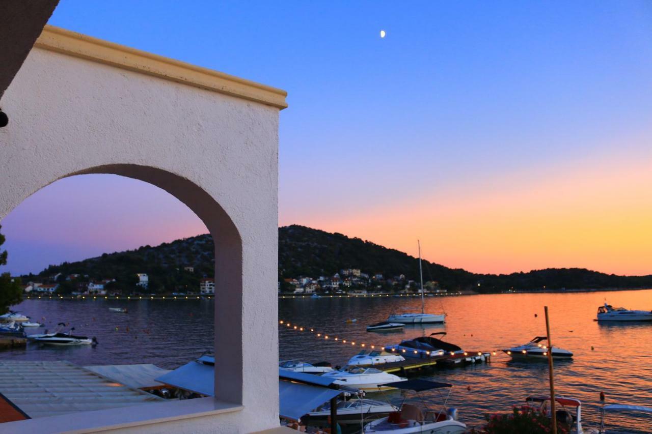 Apartmani Prova Tisno Luaran gambar