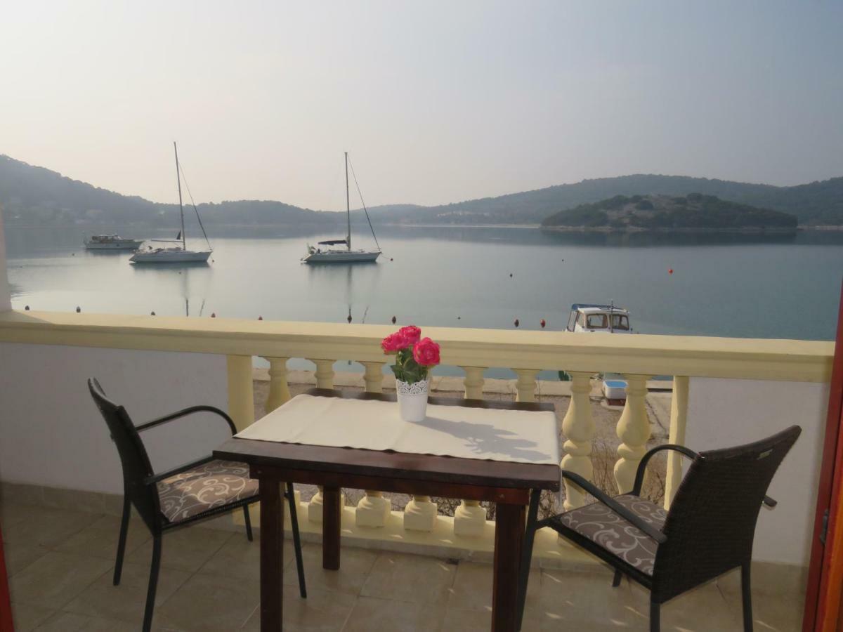 Apartmani Prova Tisno Luaran gambar