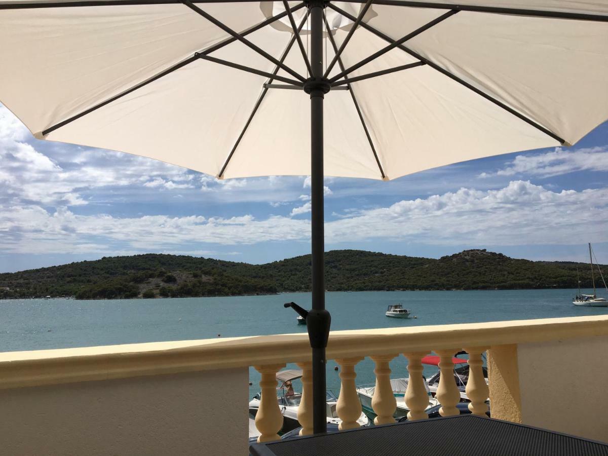 Apartmani Prova Tisno Luaran gambar